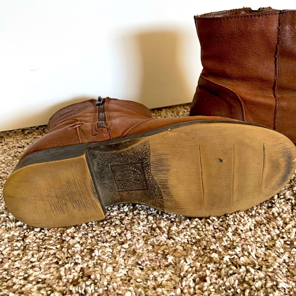 Coolway brown, zippered boots